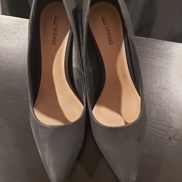 Heels - Picture 2 of 3